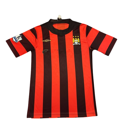 Umbro Manchester City Trikot Rot/Schwarz, Gr. S – Produktfoto 2