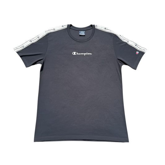 Champion Logo Tape T-Shirt schwarz Größe M vorne