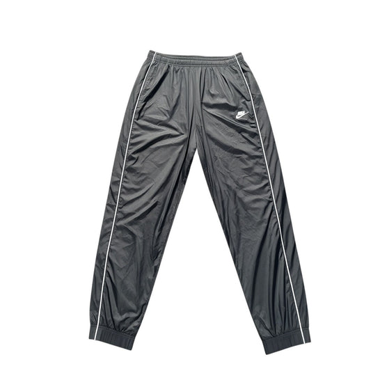 Schwarze Nike Glanz Trackpants mit weißer Paspel vorne