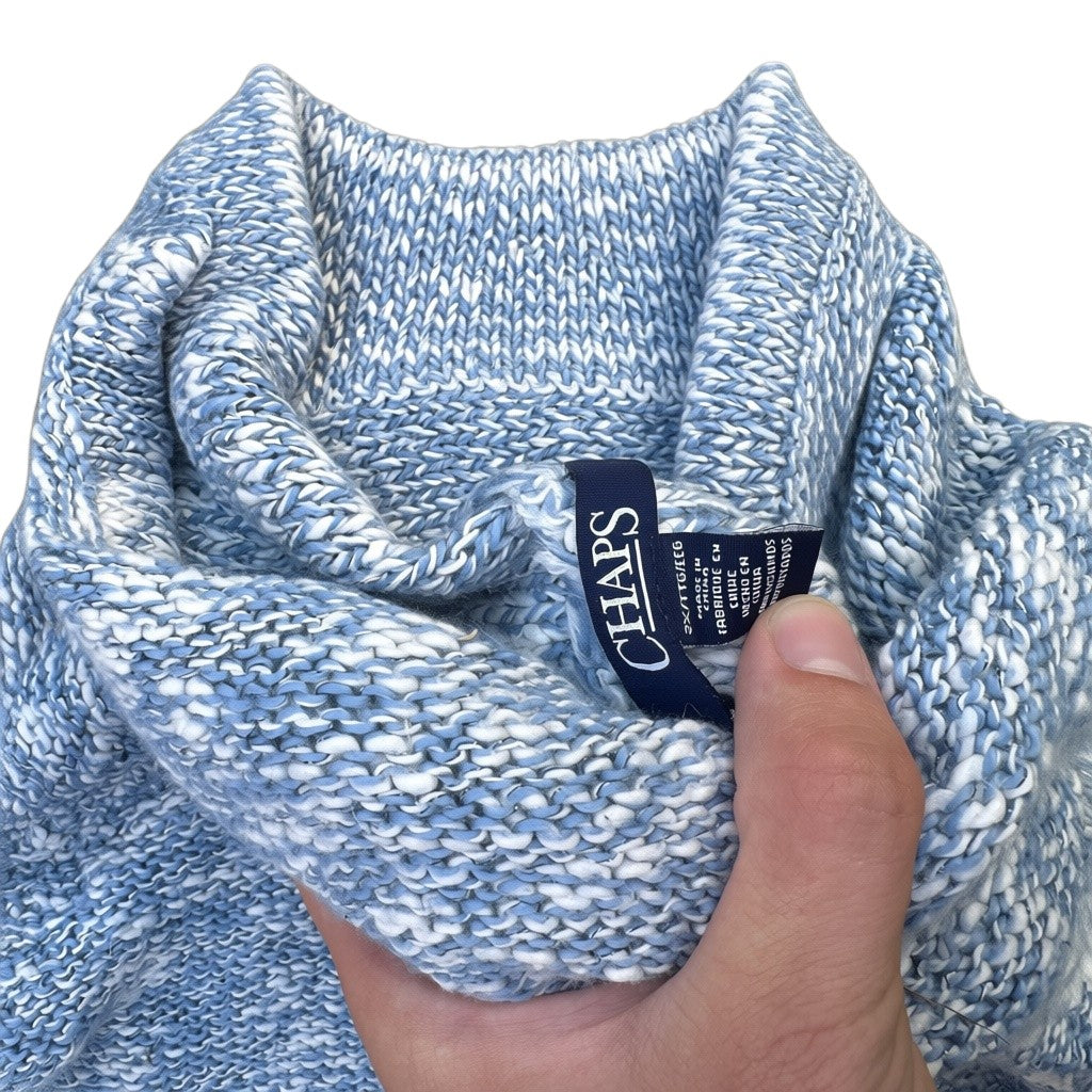 Teilweise verdecktes Chaps Etikett am Rollkragenpullover
