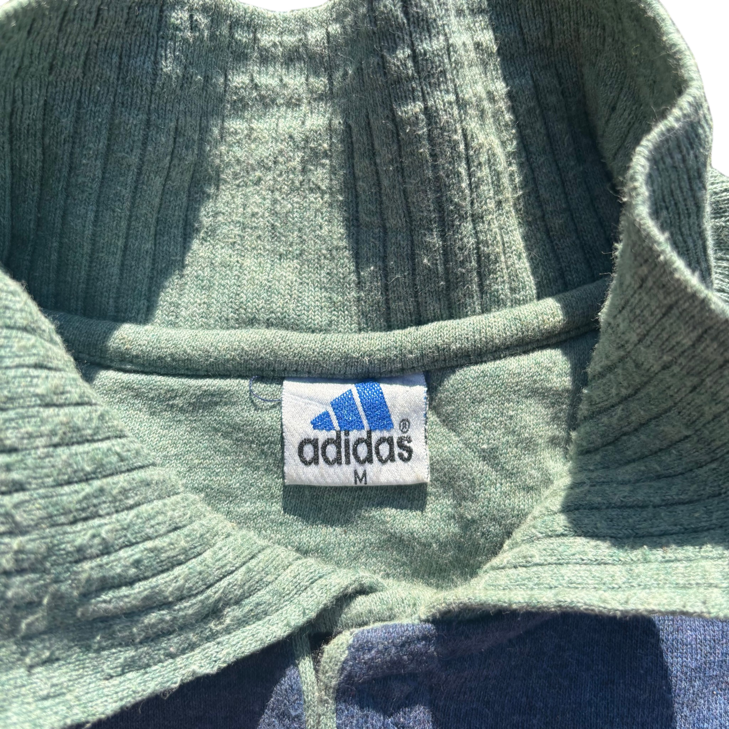Adidas Colorblock Half-Zip – Navy/Salbeigrün · M – Marken- und Größenetikett