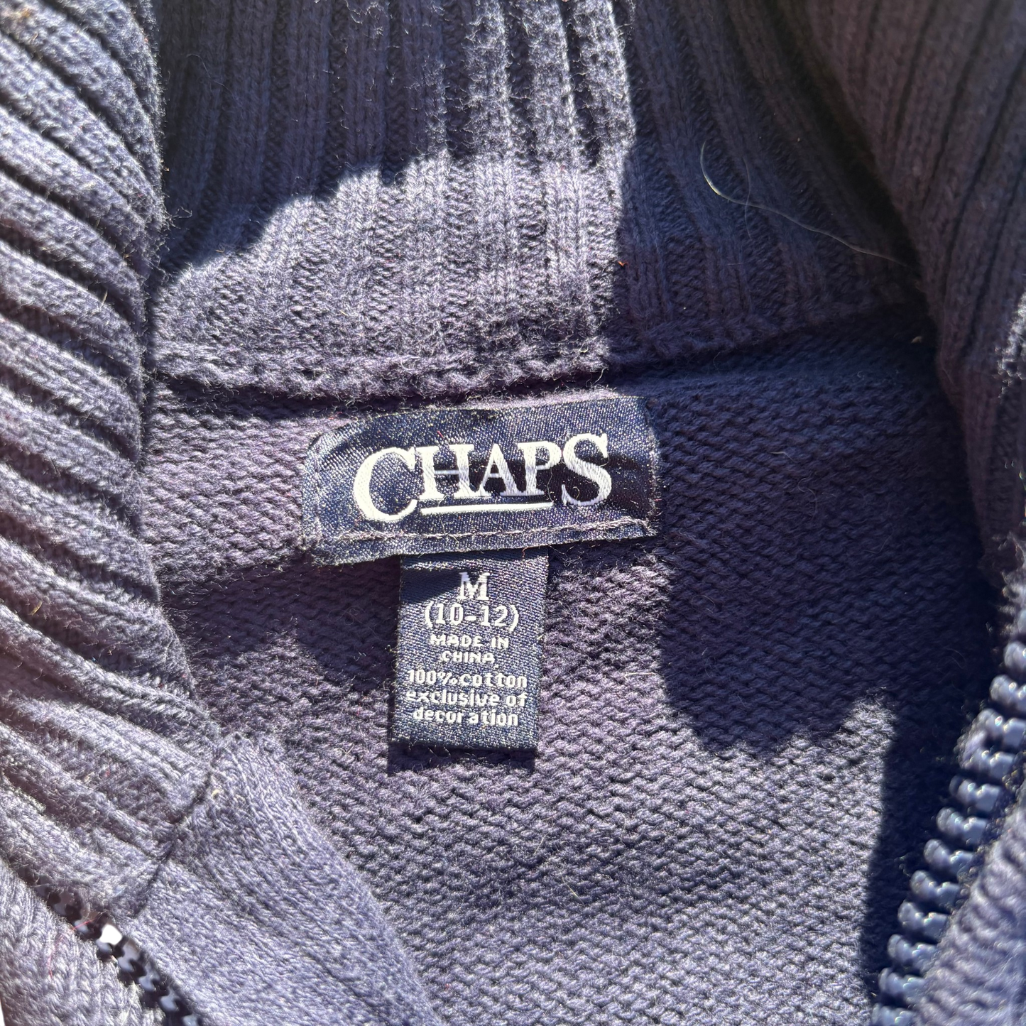 Chaps Colorblock Quarter-Zip – Navy/Blau · M / 110–122 – Marken- und Größenetikett