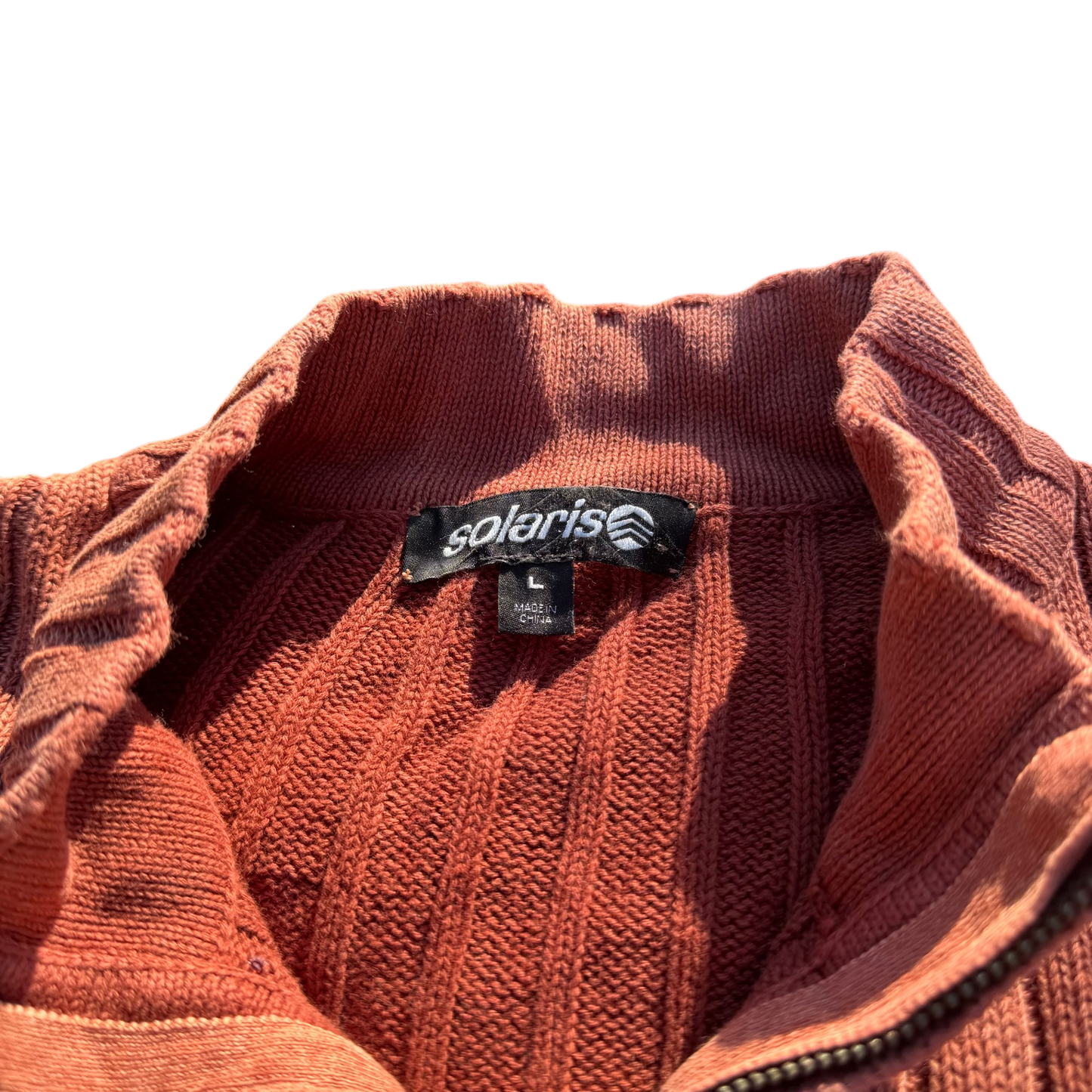 Solaris Ribbed Half-Zip – Rostrot · L – Marken- und Größenetikett