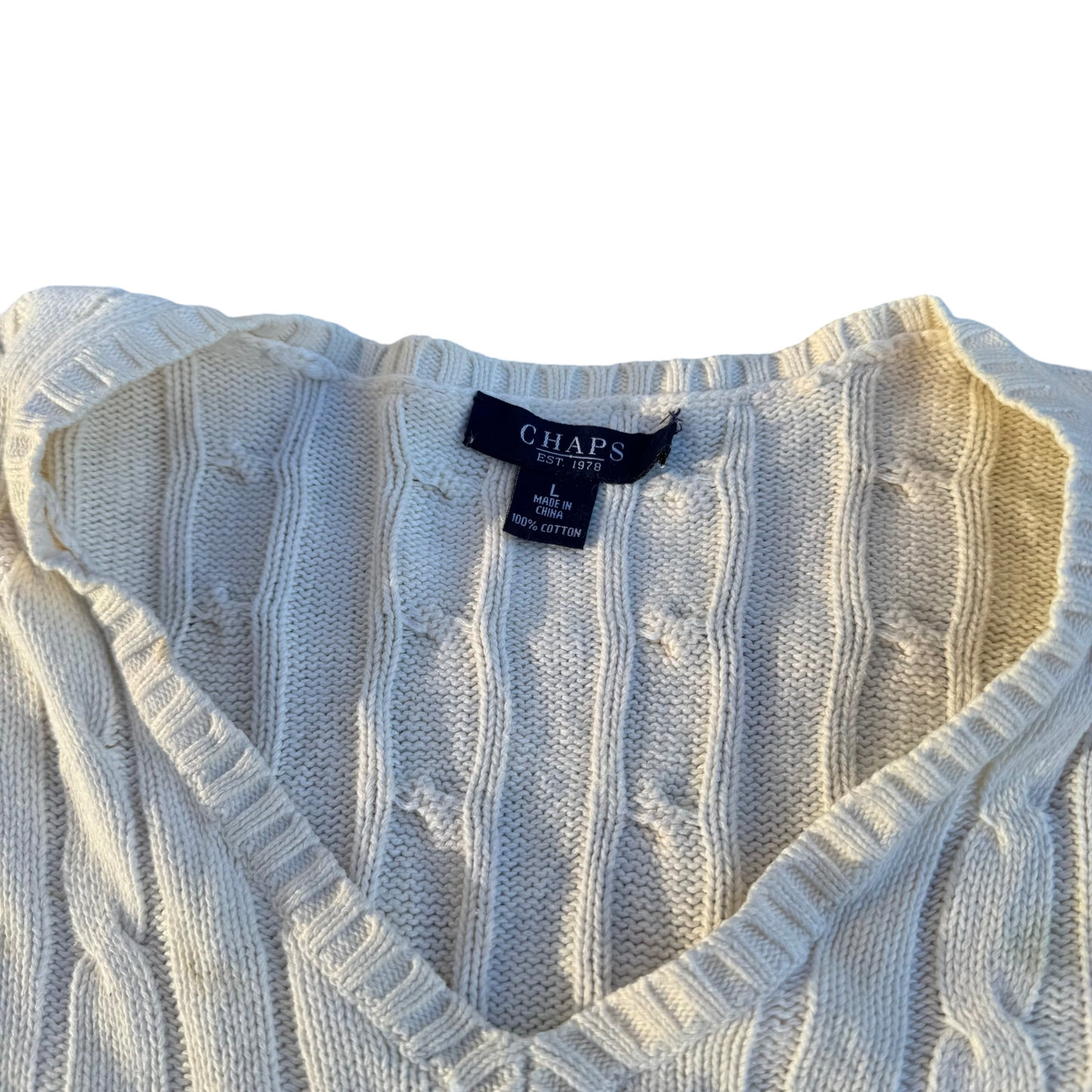 Chaps Cable-Knit V-Neck – Creme · L – Marken- und Größenetikett