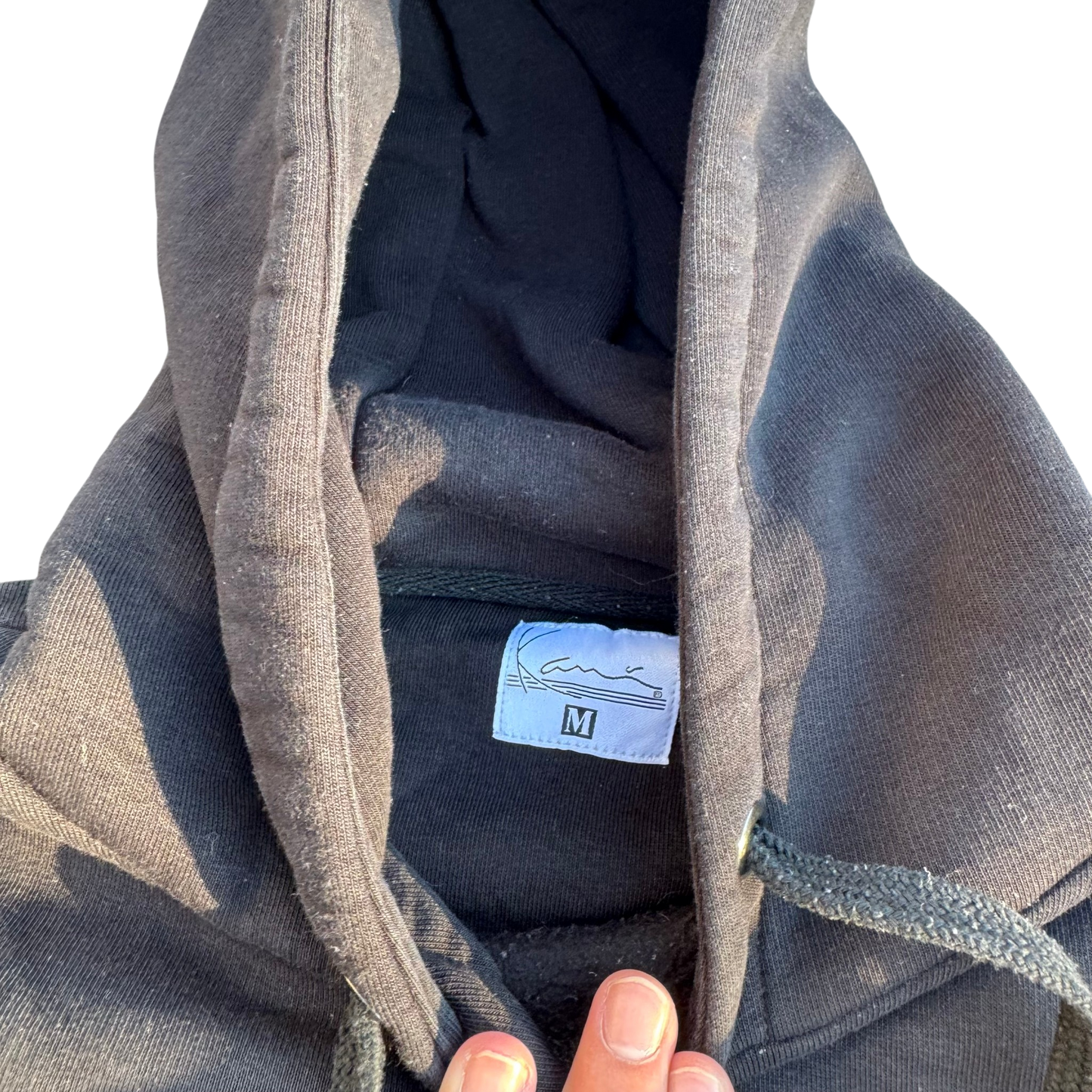 Karl Kani Script Logo Hoodie – Anthrazit · M – Marken- und Größenetikett