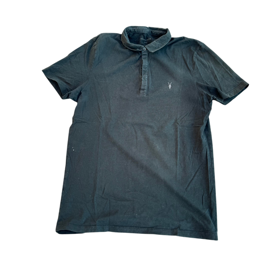 AllSaints Faded Logo Polo – Dunkelgrau · M – Produktansicht