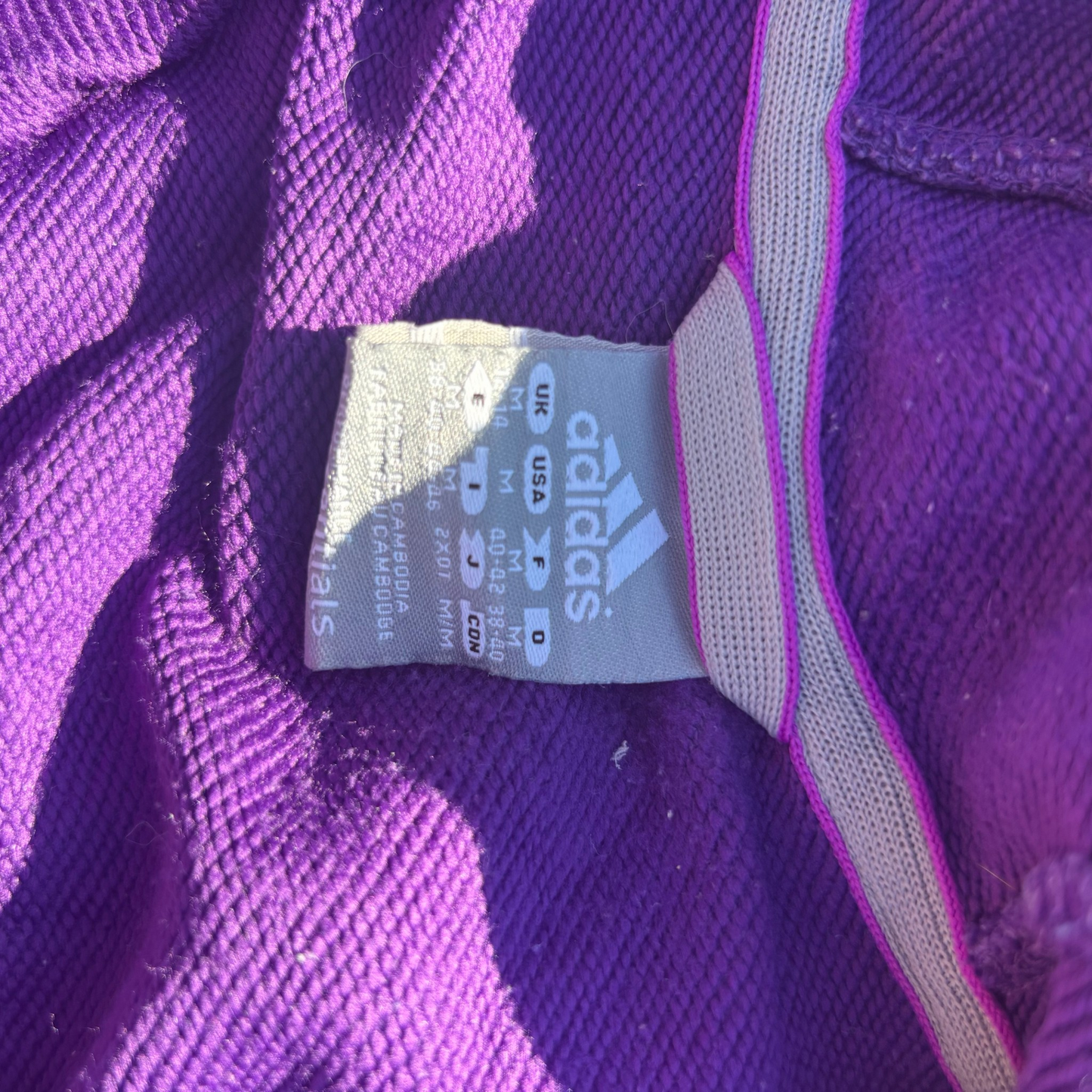 Adidas Full-Zip Fleece-Hoodie Lila, Gr. M – Marken- und Größenetikett