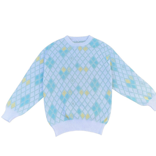 Hellblauer Argyle Pullover mit pastellfarbenem Rautenmuster vorne