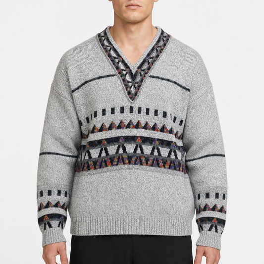 Expression International Patterned V-Neck – Hellgrau/Mehrfarbig · M am Model